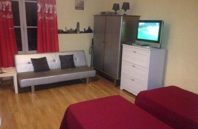 Large studio located opposite the spa park.