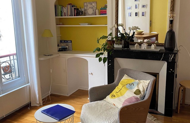 Large studio near Butte Montmartre