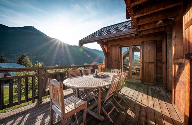 Large traditional alpine Chalet close to slopes with fantastic views
