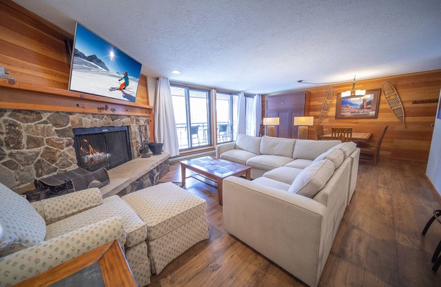 Large Updated Unit with Fully equipped kitchen