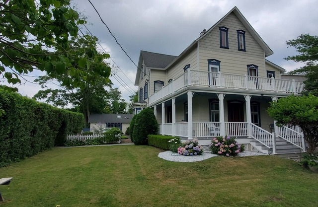 Large Victorian-fully modernized