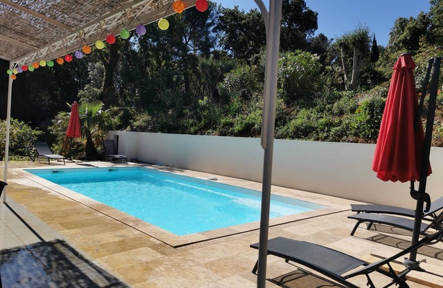 LARGE VILLA 10 pers. WITH SWIMMING POOL 5 MINUTES FROM THE BEACH