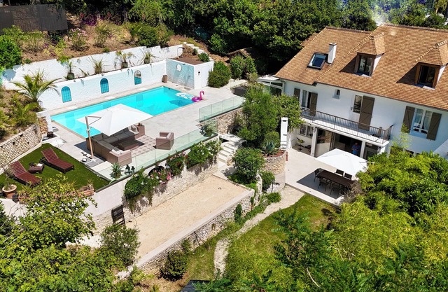 Large villa at the gates of Paris