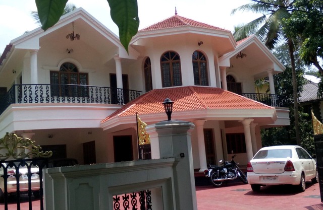 Large villa in kottayam town with 6 bedrooms