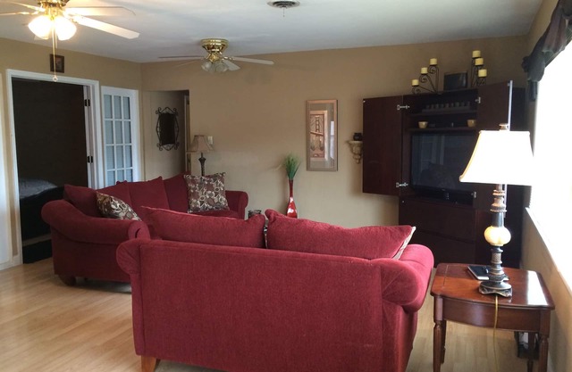 Large Villa Ste A, 1 Mile to Six Flags & Hidden Valley!