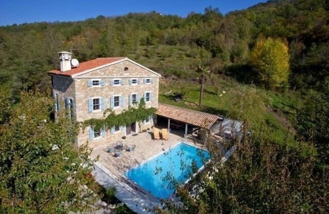 Large Villa, with Pool, home Cinema, 25 min. from Beach. Private EV charging