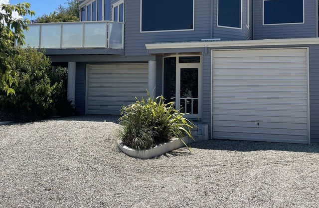 Large Wanaka House, Views of the Lake and Mountains!