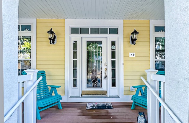 Large, welcoming house steps from bay w/water view, WiFi, AC, shared pool, & W/D