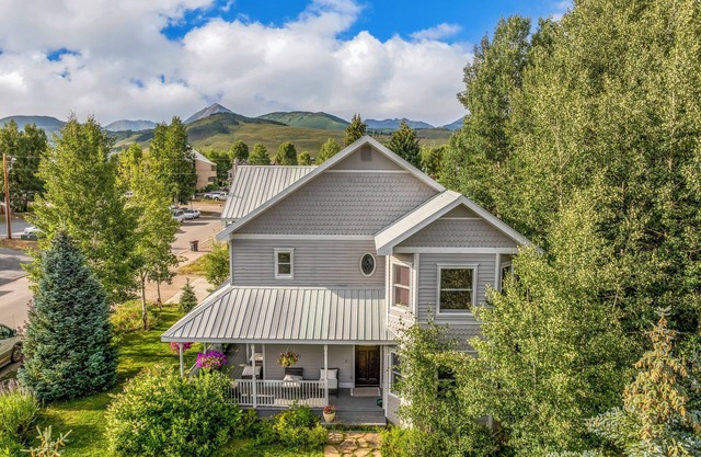 Large Wonderful In-Town 6BD/5.5BA House, Separate Guest BD/BA.