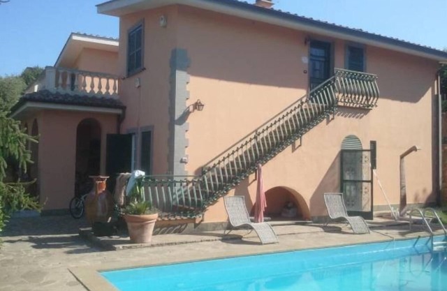 Lariano: Gorgeous Villa House with park, barbecue pool and tennis court