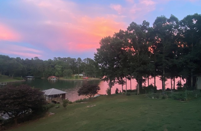 Lark's Nest on Lake Hickory w/Dock & Tesla Charger
