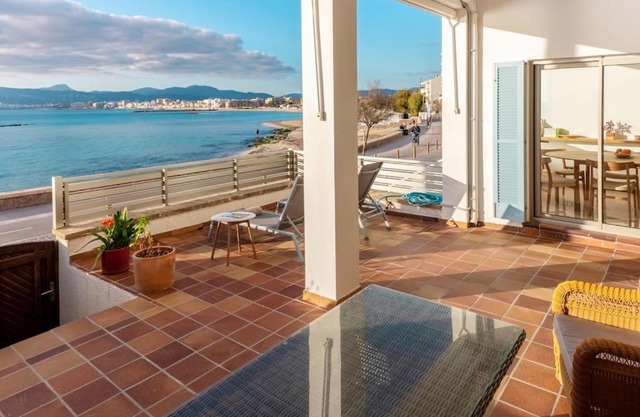 Las Rocas Beach-Ciutat Jardi Playa
