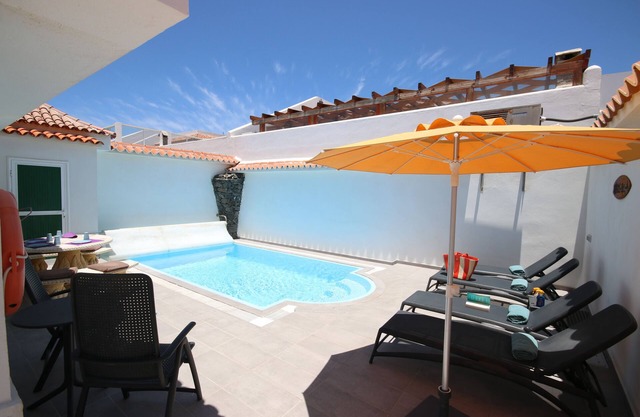 LAS ROSAS by RENTMEDANO, stunning luxury Chocolate Box Villa