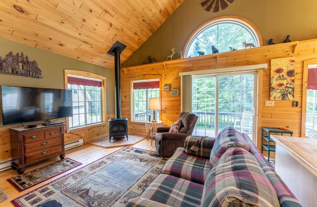 Last Min. Deals! Affordable 2 Bedroom Cabin Great For Short and Long Stays.