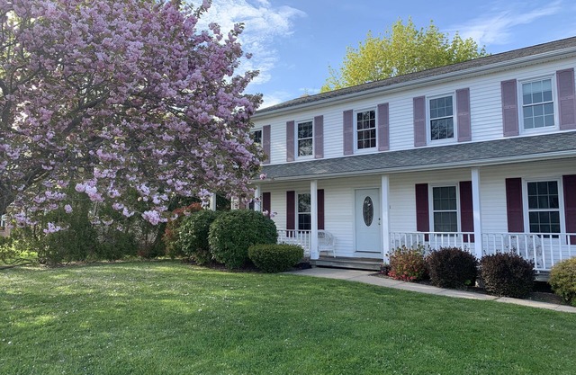 Last Week Available 6/21-6/28- Spacious home .5mi from the beach