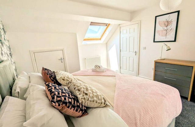 Latchford Mews - Vibrant & Modern Four Bed House