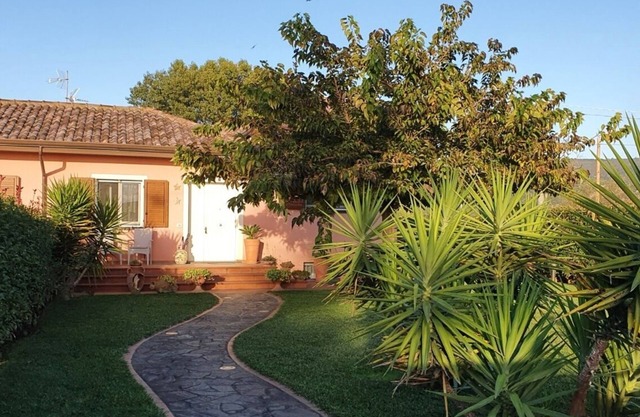 Laughing villa with large garden, pool and parking space