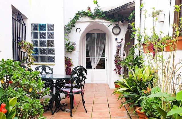 Laura house. Cozy apartment in the old town, in typical Andalusian patio