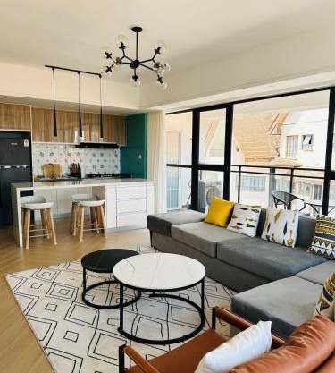 Laurel Hill Suites - Elegant & Comfy 3-Bedroom Suite With Pool, Restaurant, Sauna, Bistro, Gym, Office Space, Fast Wi-Fi & City Views