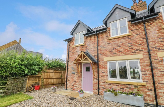 LAVENDER COTTAGE, family friendly, character holiday cottage in Tysoe
