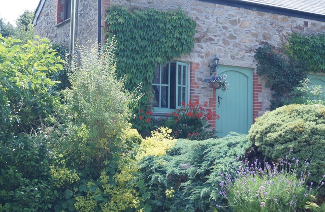 LAVENDER Cottage is Ideally located for Exploring Cornwall, Dog Friendly