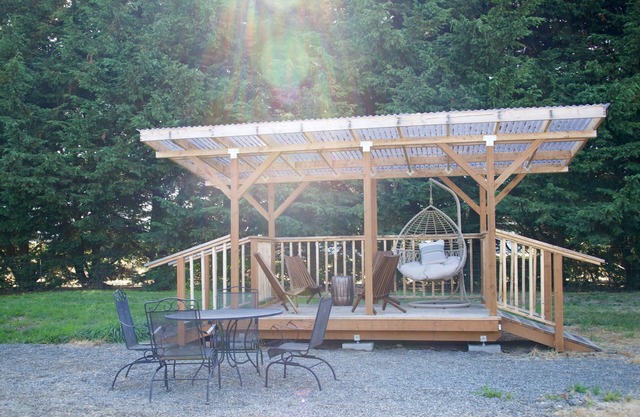Lavender Farm House. Walk to the ocean and close to the Olympic National Park