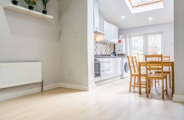 Lavish 2- bedroom Flat with Free Parking