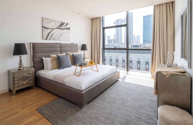Lavish 3BR Loft in City Walk Minutes to Downtown!