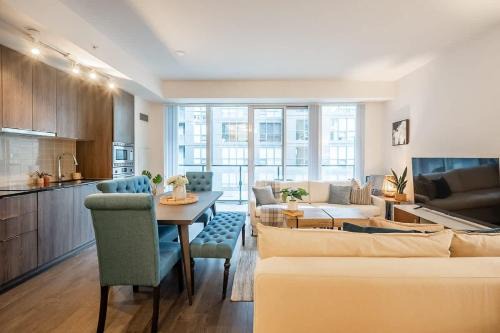 Lavish Condo in the Heart of Downtown Toronto