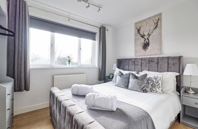Lavish Rayleigh Apartment - LMV Property