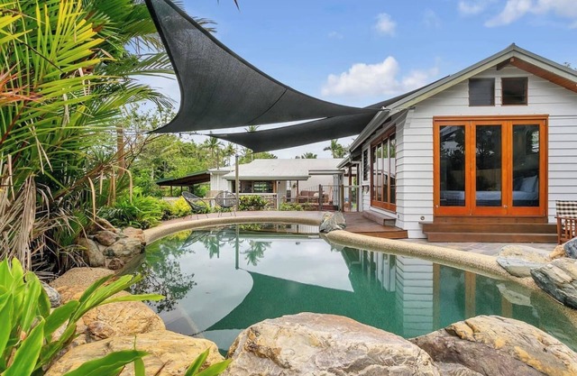 Lazenby Lodge - Stunning Private Pool