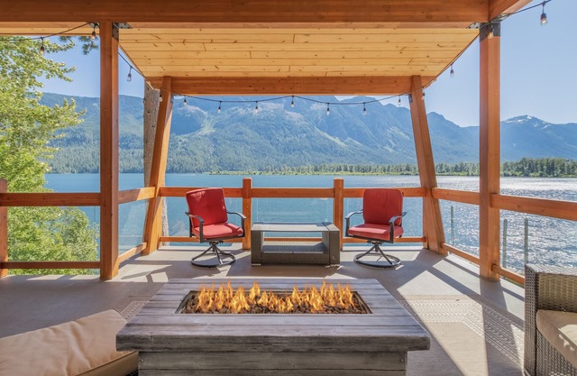 Lazy Bear Lodge On Lake Wenatchee-Dock, Hot Tub