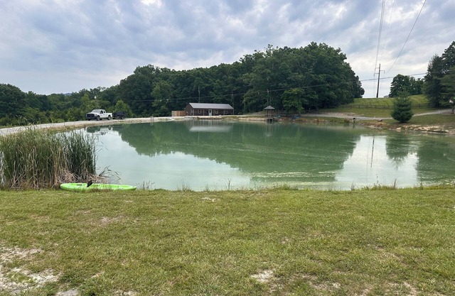 Lazy Lake Cabin 2! Pet Friendly!