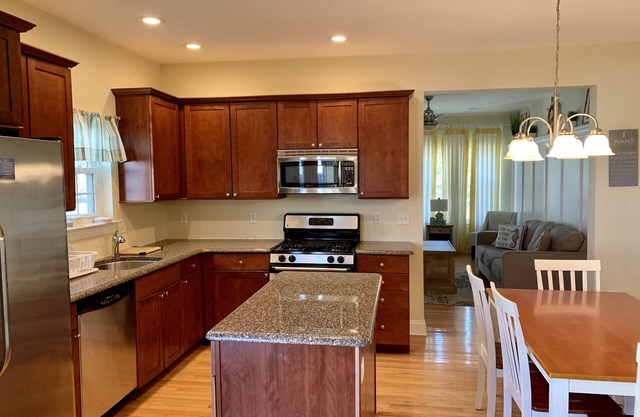 LBI Townhouse-Middle Of The Action-Walk To Everything!