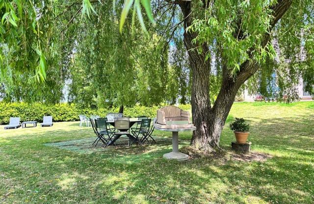 Le Bleu de B. Holiday cottage for up to 10 people