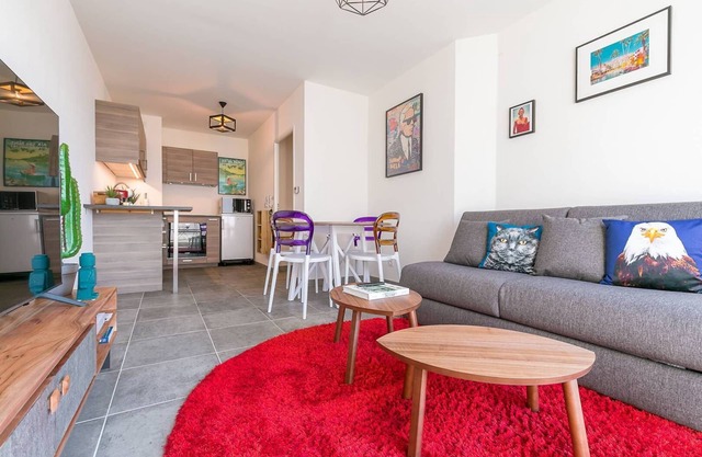 Le Carrousel - Bel appartement avec terrasse et parking- SR Loc
