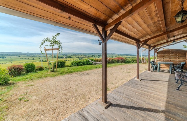 Le Chalet Brionnais - Grand Jardin