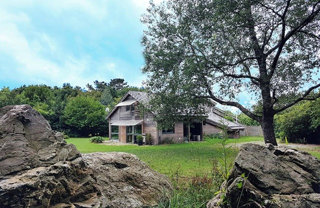 Le chalet breton, Enjoy your vacations in a warm and green setting