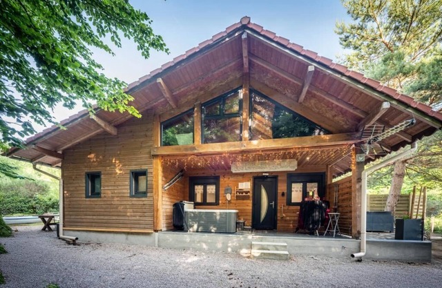 Le Chalet des Buch (with Spa)