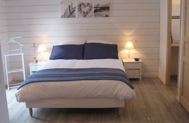 Le Clos de la Roche is located 19 kms from Rennes, Malouine Room