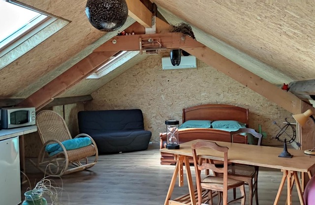 Le cocon-Studio-City-Ensuite with Shower