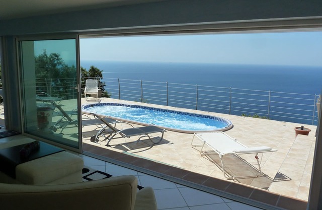 Le Coin de Paradis, luxury villa with sea view. Last minute offer