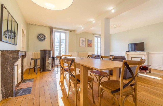 Le Devosges- Bel appartement lumineux en plein centre ville- SR Loc