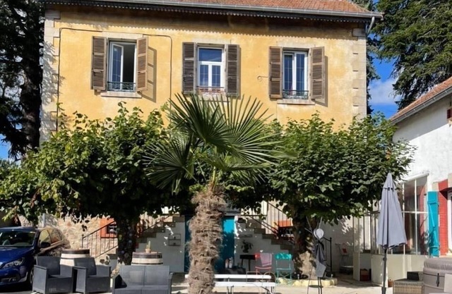 Le Domaine de la Garenne Guest house Heated swimming pool Games room Billiards.