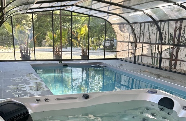 Le domaine du Lavoir /moumoune sleeps 4. Jacuzzi access from April to October
