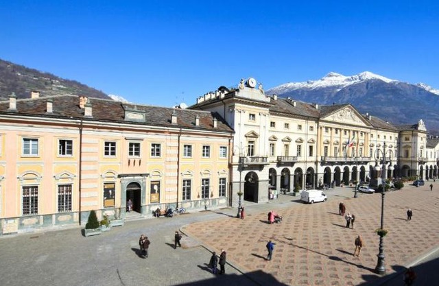 Le finestre su Aosta-CIR0095-