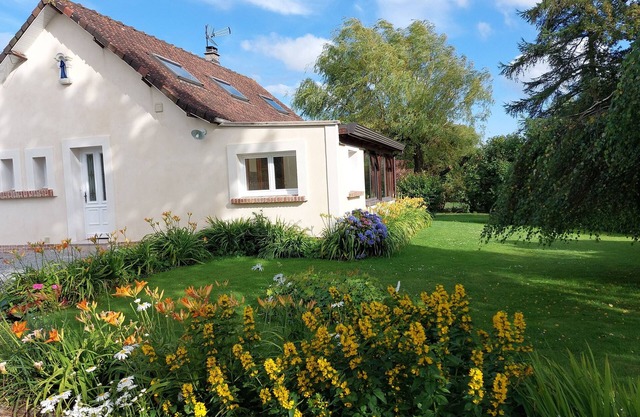 Le Gît'A-Family home in the country with animals