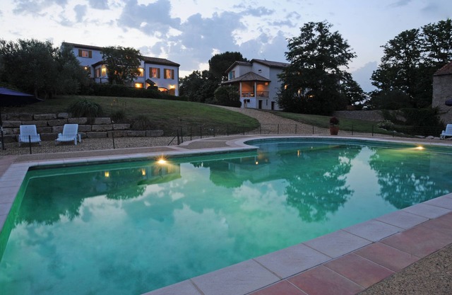 Le Hameau Montplaisir, its 4 houses, 36 beds and 2 large swimming pools!