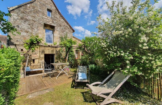 Le Jardin de Castelnaud", a charming Périgord house