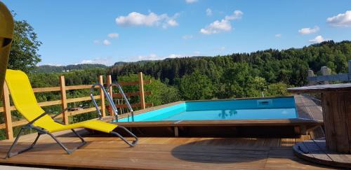 Le Jura en toutes saisons Piscine, SPA, location VTT, balades 2cv, climatisation